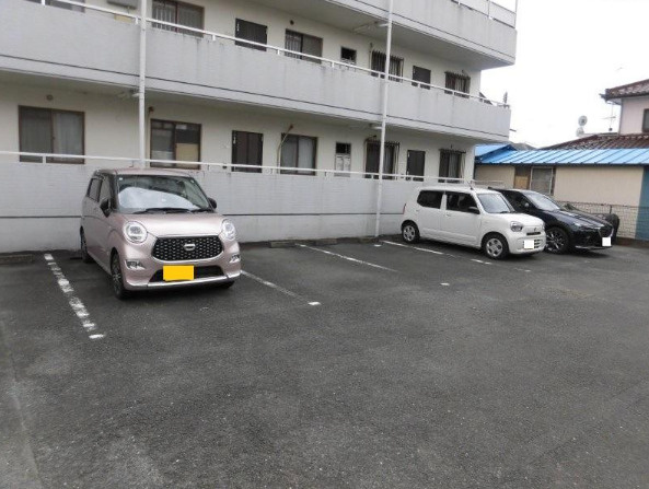 浜松市中央区豊町の中古マンションの駐車場