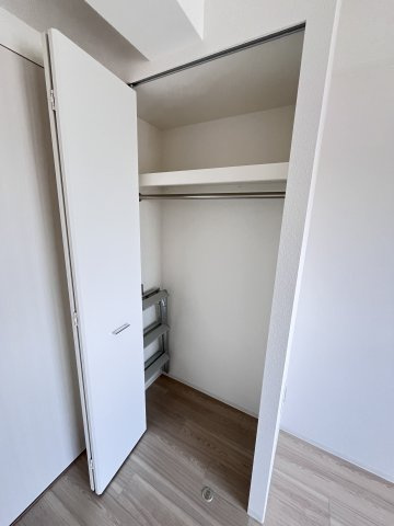 大阪市城東区諏訪１丁目の賃貸マンションの収納