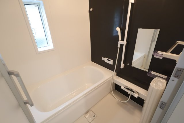 【浴室】 | 《仲介手数料無料》練馬区大泉町２丁目29-26(5号棟)新築一戸建てクレイドルガーデン | 撮影日 2025年9月13日 14:30 晴れ