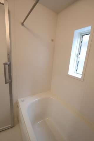 【浴室】 | 《仲介手数料無料》練馬区大泉町２丁目29-26(5号棟)新築一戸建てクレイドルガーデン | 撮影日 2025年9月13日 14:30 晴れ