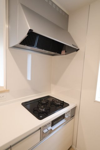 【キッチン】 | 《仲介手数料無料》練馬区大泉町２丁目29-26(5号棟)新築一戸建てクレイドルガーデン | 撮影日 2025年9月13日 14:30 晴れ