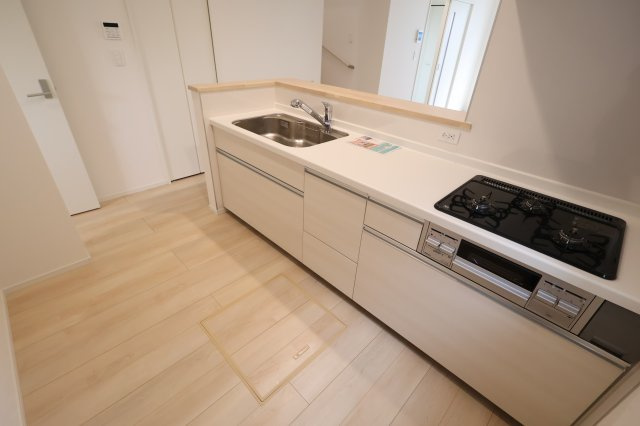 【キッチン】 | 《仲介手数料無料》練馬区大泉町２丁目29-26(5号棟)新築一戸建てクレイドルガーデン | 撮影日 2025年9月13日 14:30 晴れ