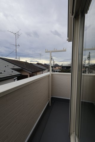 【バルコニー】 | 《仲介手数料無料》練馬区大泉町２丁目29-26(5号棟)新築一戸建てクレイドルガーデン | 撮影日 2025年9月13日 14:30 晴れ