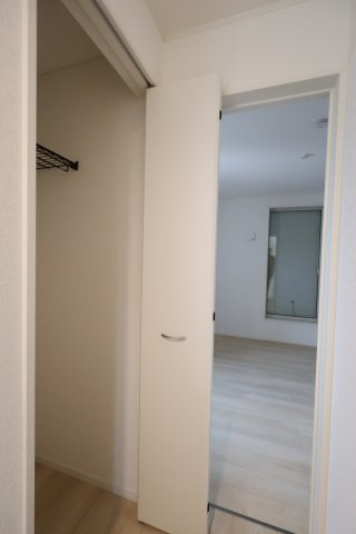 【収納】 | 《仲介手数料無料》練馬区大泉町２丁目29-26(5号棟)新築一戸建てクレイドルガーデン | 撮影日 2025年9月13日 14:30 晴れ