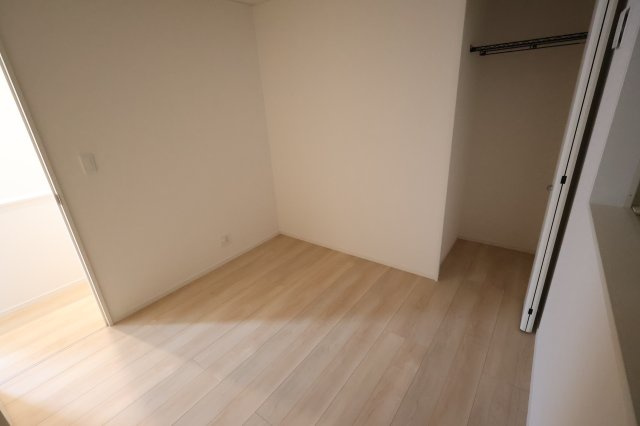 【洋室】 | 《仲介手数料無料》練馬区大泉町２丁目29-26(5号棟)新築一戸建てクレイドルガーデン | 撮影日 2025年9月13日 14:30 晴れ