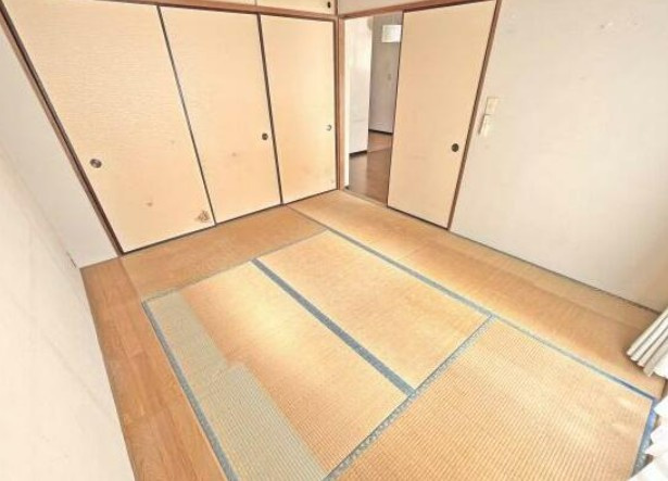 【中古マンション】かわつるグリーンタウン新鶴18号棟の和室|6帖の和室です！