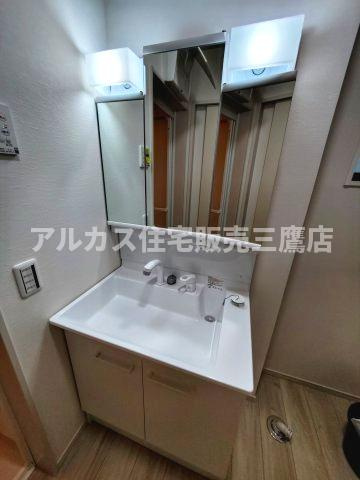 【内覧動画公開中！】三鷹市大沢５丁目 京王線 西調布駅 新築戸建ての独立洗面台