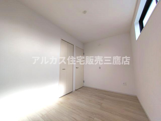 【内覧動画公開中！】三鷹市大沢５丁目 京王線 西調布駅 新築戸建ての洋室