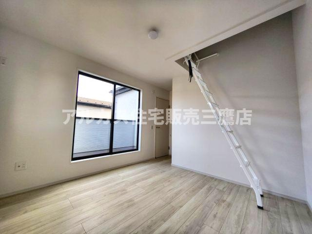 【内覧動画公開中！】三鷹市大沢５丁目 京王線 西調布駅 新築戸建ての洋室