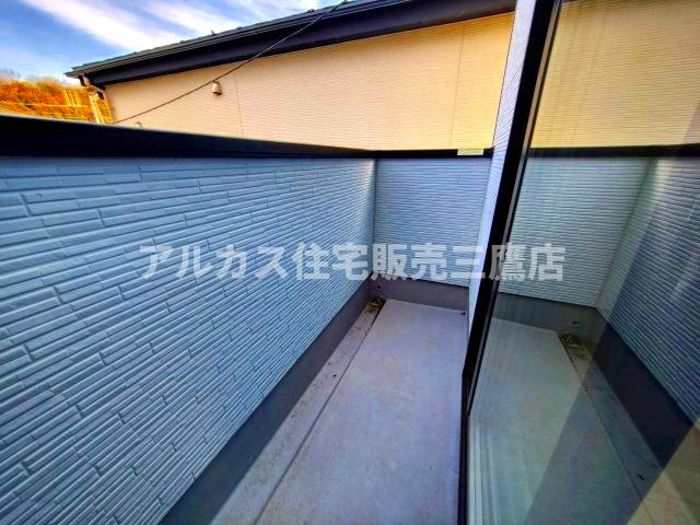 【内覧動画公開中！】三鷹市大沢５丁目 京王線 西調布駅 新築戸建てのバルコニー