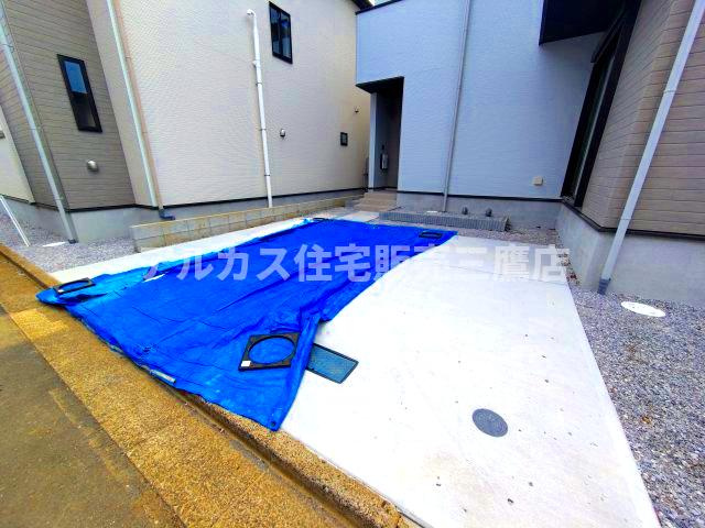 【内覧動画公開中！】三鷹市大沢５丁目 京王線 西調布駅 新築戸建ての駐車場