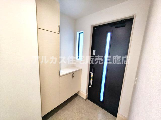 【内覧動画公開中！】三鷹市大沢５丁目 京王線 西調布駅 新築戸建ての玄関