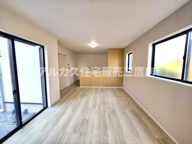 【内覧動画公開中！】三鷹市大沢５丁目 京王線 西調布駅 新築戸建ての居間・リビング