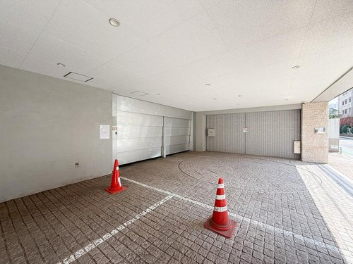 ＴＨＥパームス三鷹ビバーチェの駐車場