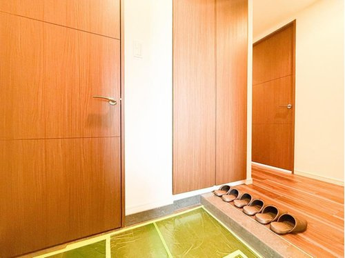 ＴＨＥパームス三鷹ビバーチェの玄関