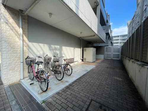 ＴＨＥパームス三鷹ビバーチェの駐車場