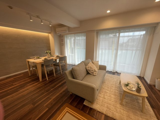 ＴＨＥパームス三鷹ビバーチェの居間・リビング