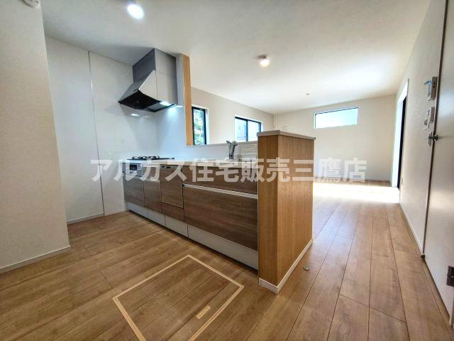 【内覧動画公開中！】三鷹市大沢５丁目 京王線 西調布駅 新築戸建てのキッチン