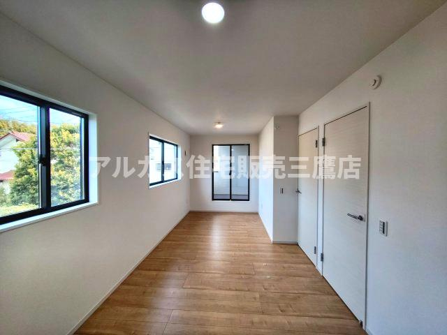 【内覧動画公開中！】三鷹市大沢５丁目 京王線 西調布駅 新築戸建ての洋室