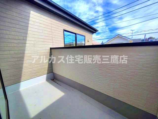 【内覧動画公開中！】三鷹市大沢５丁目 京王線 西調布駅 新築戸建てのバルコニー