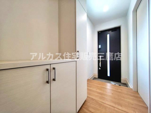 【内覧動画公開中！】三鷹市大沢５丁目 京王線 西調布駅 新築戸建ての玄関