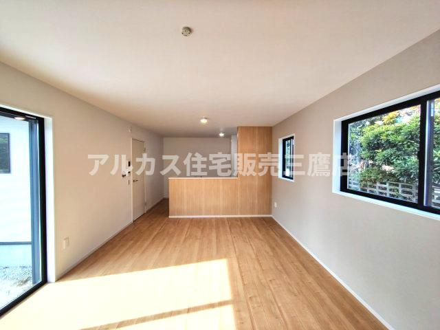 【内覧動画公開中！】三鷹市大沢５丁目 京王線 西調布駅 新築戸建ての居間・リビング