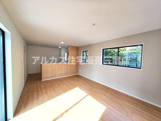 【内覧動画公開中！】三鷹市大沢５丁目 京王線 西調布駅 新築戸建ての居間・リビング