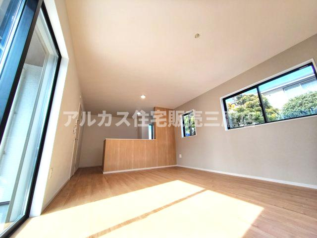 【内覧動画公開中！】三鷹市大沢５丁目 京王線 西調布駅 新築戸建ての居間・リビング