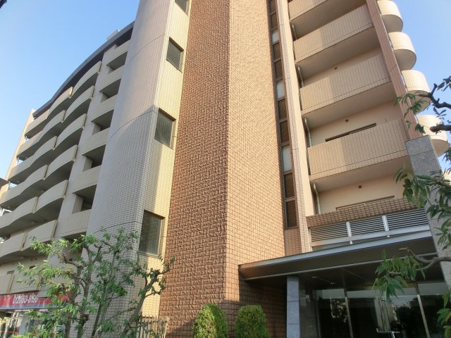 ファミーユ2002の外観