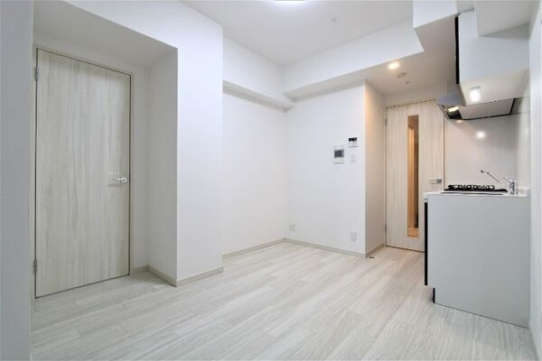 ORSUS新大阪(旧プレジオ新大阪ROUGE)の居間・リビング