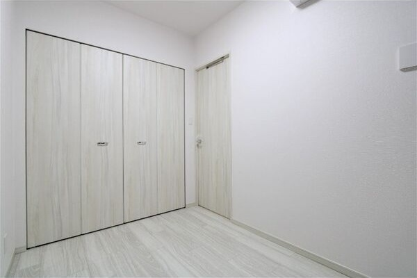 ORSUS新大阪(旧プレジオ新大阪ROUGE)の居間・リビング