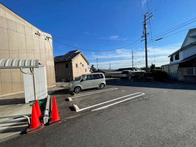 アーバン　ルピナスの駐車場
