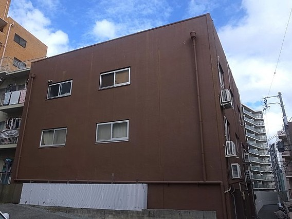 マンション花隈東棟の外観