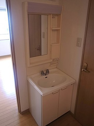 マンション花隈東棟の洗面所