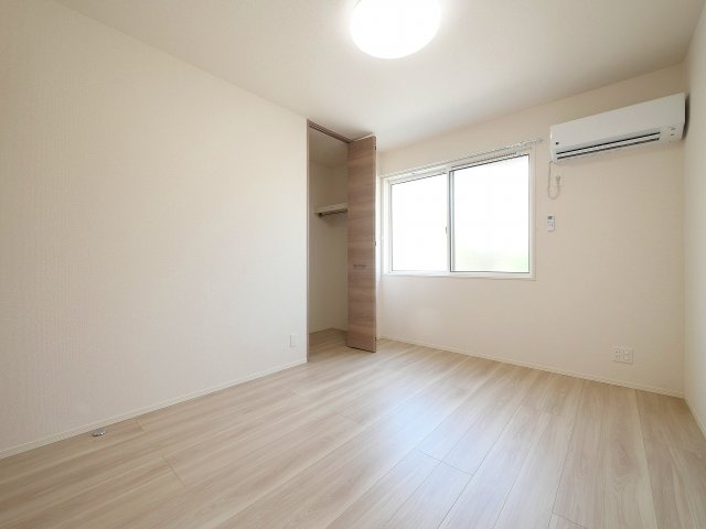 エスタールオーデンの寝室|開放的な寝室です