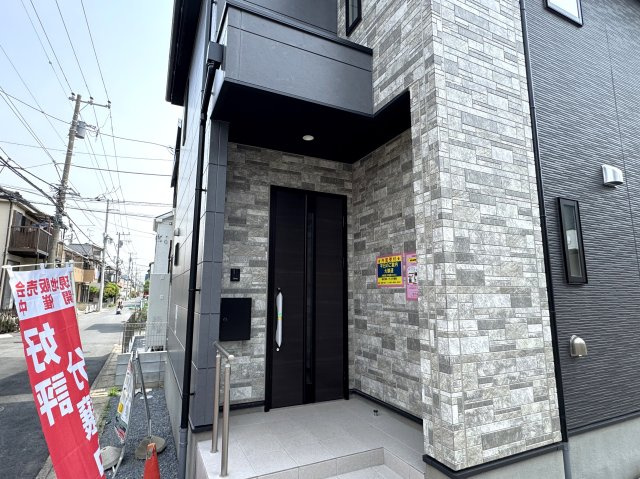松戸市西馬橋３丁目新築戸建【馬橋小学校：7分】のエントランス|エントランス・玄関ポーチ