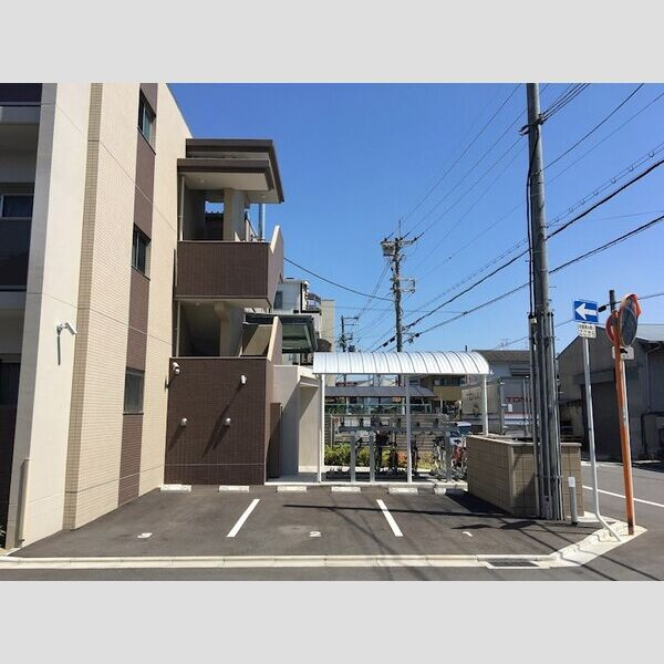 シャンテ高井田の駐車場