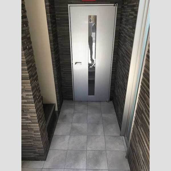 シャンテ高井田のエントランス