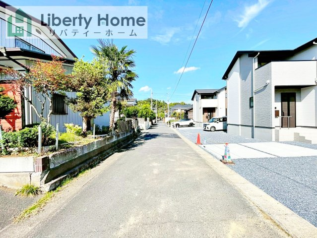 水戸市酒門町15期　新築戸建　2号棟の前面道路含む現地写真