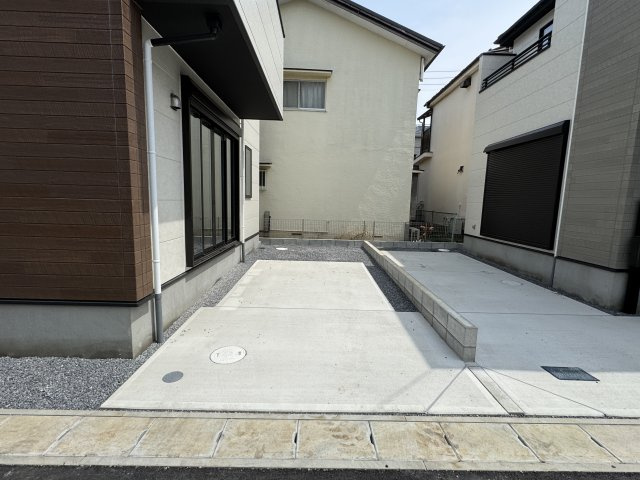 松戸市西馬橋３丁目新築戸建【馬橋小学校：7分】の駐車場|1号棟駐車スペース・並列2台駐車可
