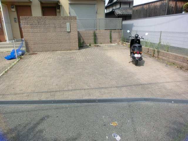 シャーメゾン柏田の駐車場