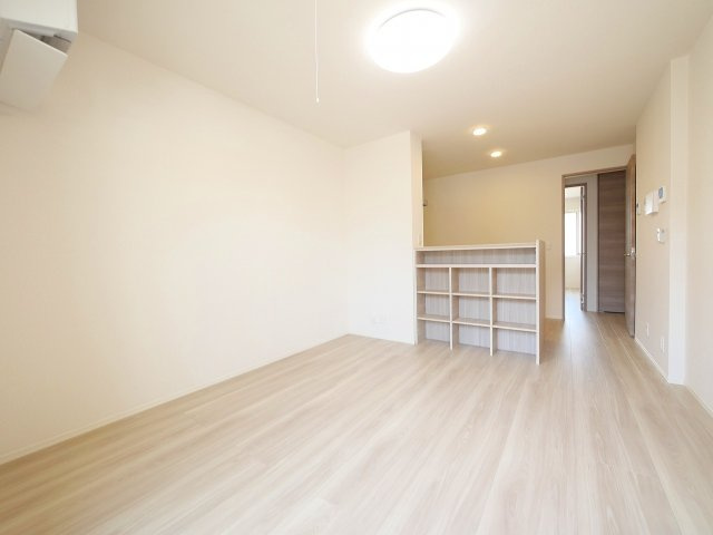 エスタールオーデンの居間・リビング|こちらの居間で趣味の時間をお楽しみください