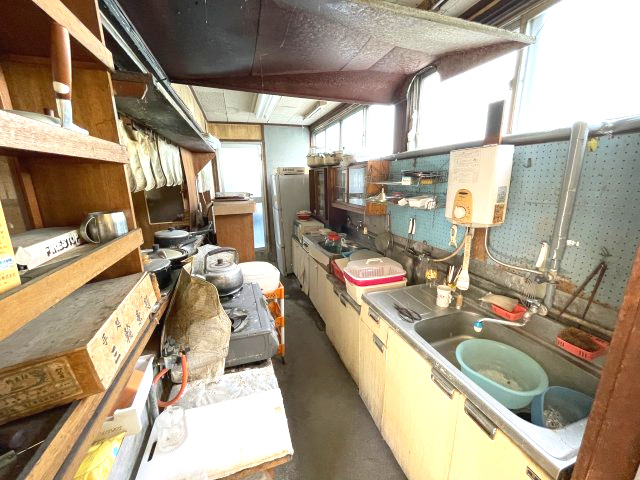 元店舗物件　さくら市喜連川　中古戸建のキッチン|1Fは元々、店舗になります