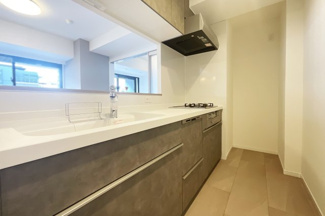 【キッチン】 | イーグルコート伏見桃山 | 【キッチン】システムキッチンは新調済みです。食器洗浄乾燥機付きですので洗い物がラクラクですね♪