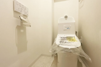 【トイレ】 | イーグルコート伏見桃山 | 【トイレ】トイレは新調済みです。温水洗浄便座・暖房便座付きで寒い日も快適です(^^)/