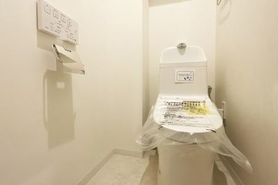 【トイレ】 | イーグルコート伏見桃山 | 【トイレ】トイレは新調済みです。温水洗浄便座・暖房便座付きで寒い日も快適です(^^)/