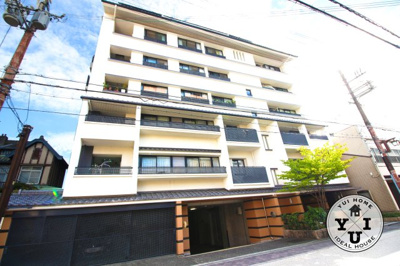 【外観】 | イーグルコート伏見桃山 | 最寄り駅は、京阪『伏見桃山駅』徒歩4分。近鉄『桃山御陵駅』徒歩5分。JR『桃山駅』徒歩12分。3沿線利用可能で通勤通学に便利です。