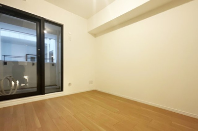 【洋室】 | イーグルコート伏見桃山 | 【洋室5.2帖】こちらの洋室は、クロス・フローリング貼替済みです。