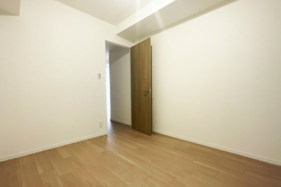 【洋室】 | イーグルコート伏見桃山 | 【洋室5.2帖】全居室収納があり収納豊富。お部屋も広くお使い頂けます!(^^)!