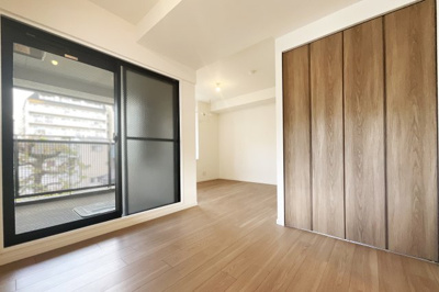 【洋室】 | イーグルコート伏見桃山 | 【洋室11帖】こちらのお部屋は広々とした11帖の洋室です。